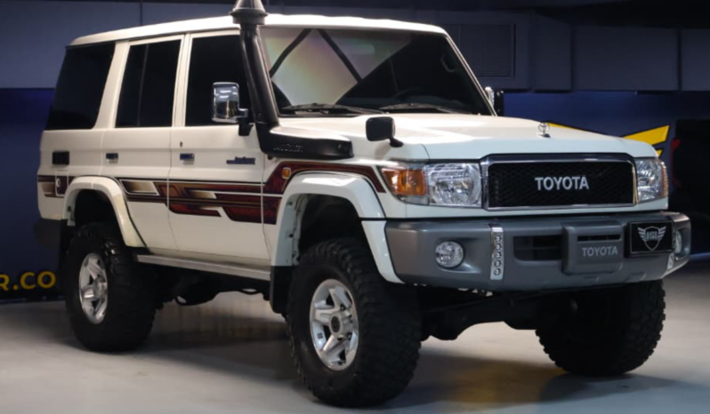 Toyota Land Cruiser 2015 (Machito 30 Aniversario) lleno