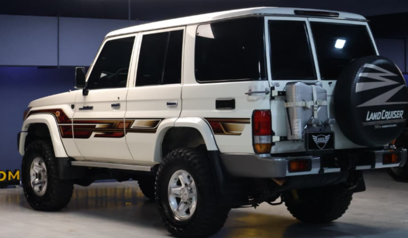 Toyota Land Cruiser 2015 (Machito 30 Aniversario) lleno