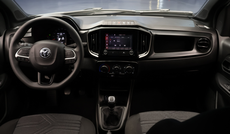 RAM 700 BIGHORN 2025 (Doble Cabina) lleno