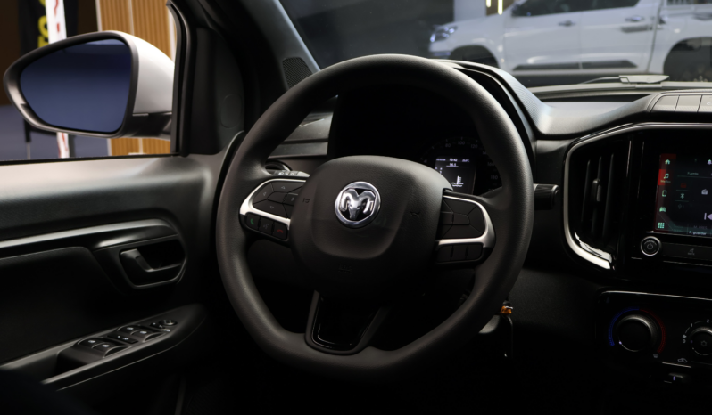 RAM 700 BIGHORN 2025 (Doble Cabina) lleno