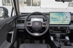 Toyota RAV4 Petrol Luxury 2025 lleno
