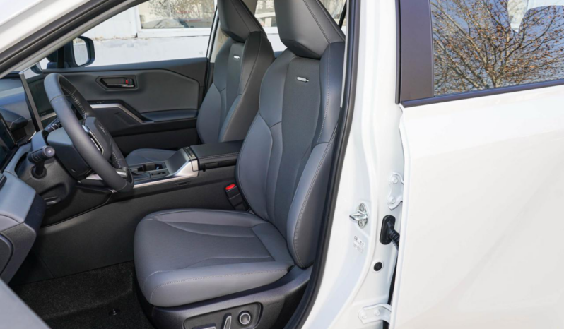 Toyota RAV4 Petrol Luxury 2025 lleno