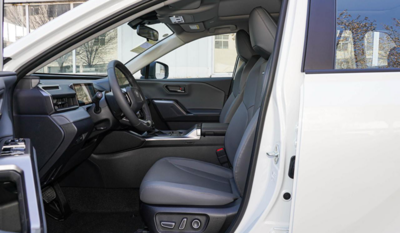 Toyota RAV4 Petrol Luxury 2025 lleno